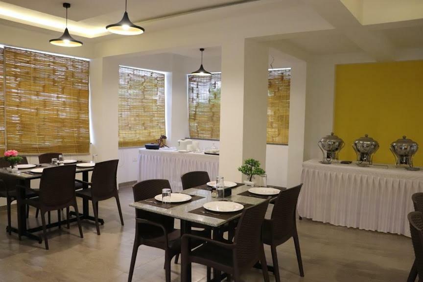 Emerald Vista Luxury Suites Pune Extérieur photo