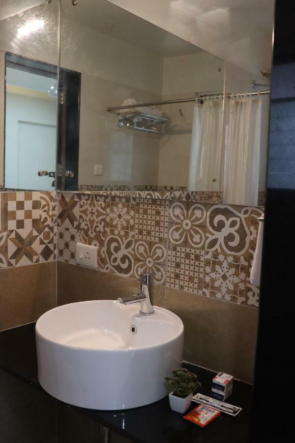Emerald Vista Luxury Suites Pune Extérieur photo